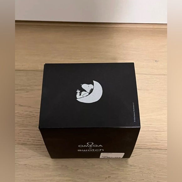 Swatch x Omega Bioceramic Moonswatch Mission To Moonphase Snoopy S033W700 Black - Picture 3 of 5